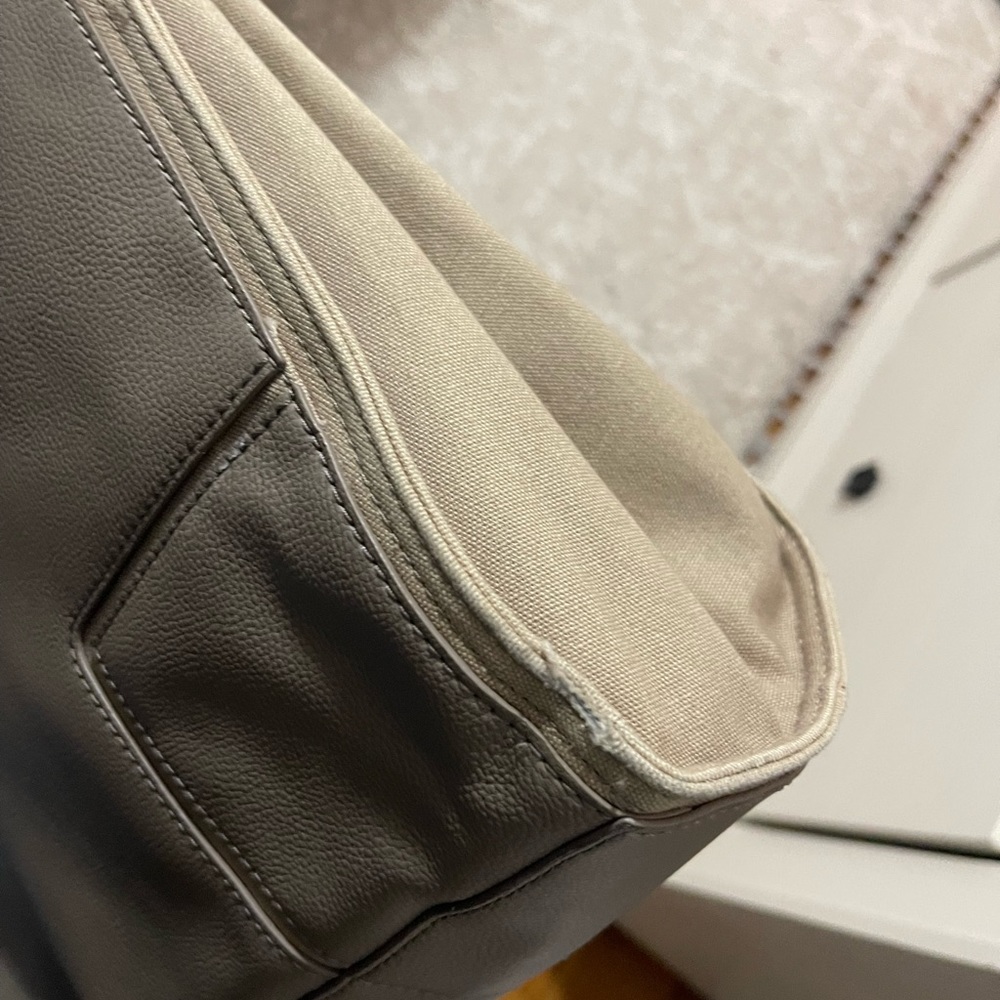 Tory burch- tote laptop